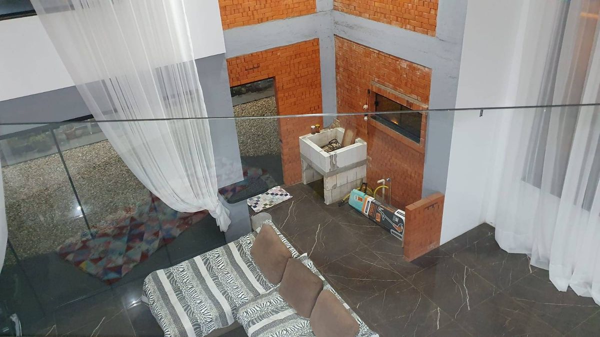 Casa de Condomínio à venda no Santa Regina: 