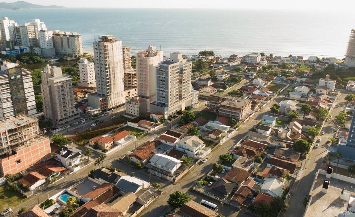 Apartamento à venda no Perequê: 