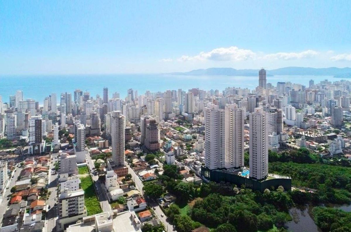 Apartamento à venda no Meia Praia: 