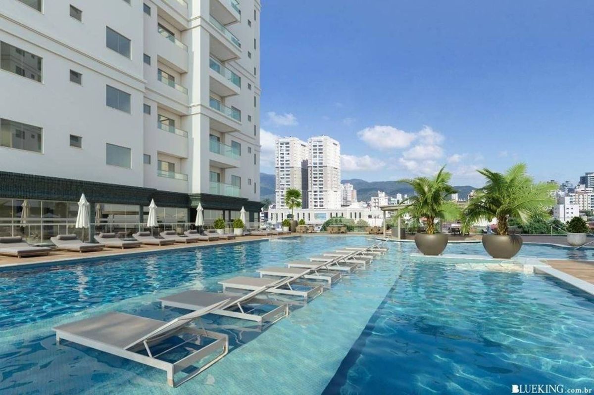 Apartamento à venda no Meia Praia: 