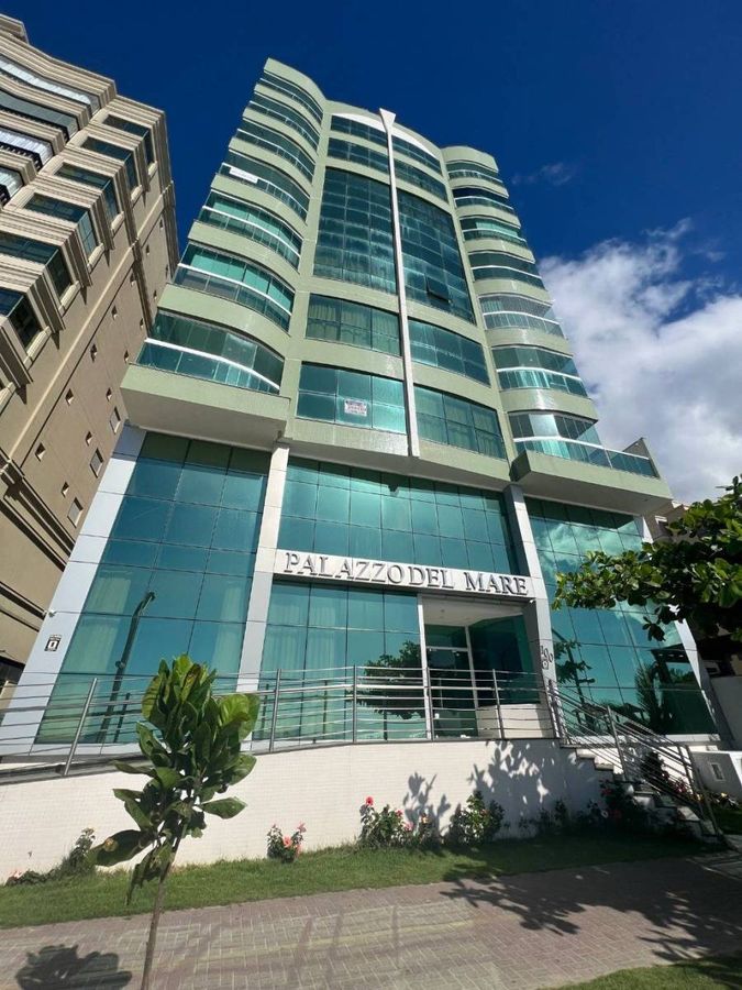 Apartamento à venda no Meia Praia: 