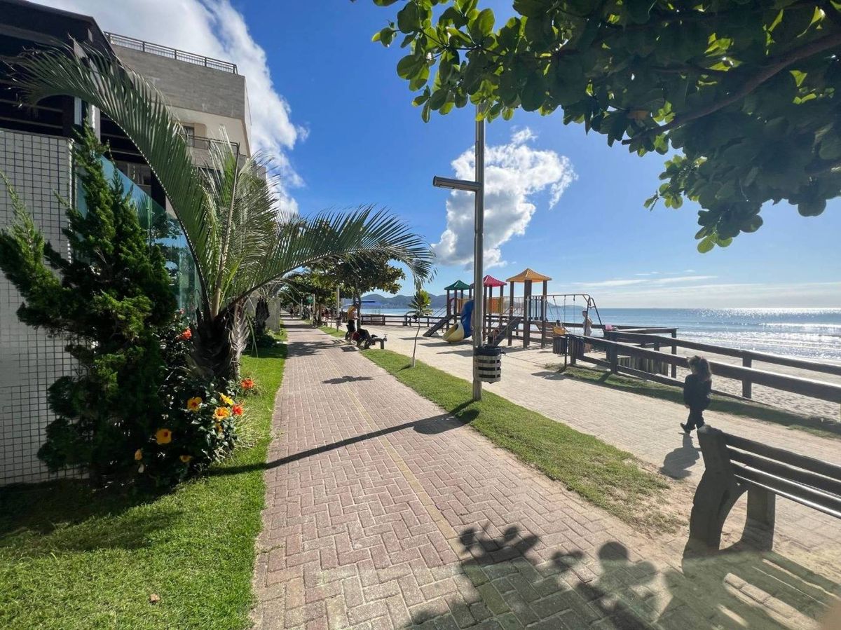 Apartamento à venda no Meia Praia: 