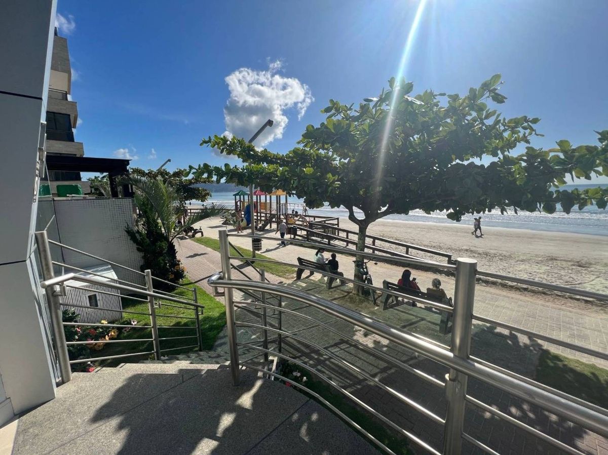 Apartamento à venda no Meia Praia: 