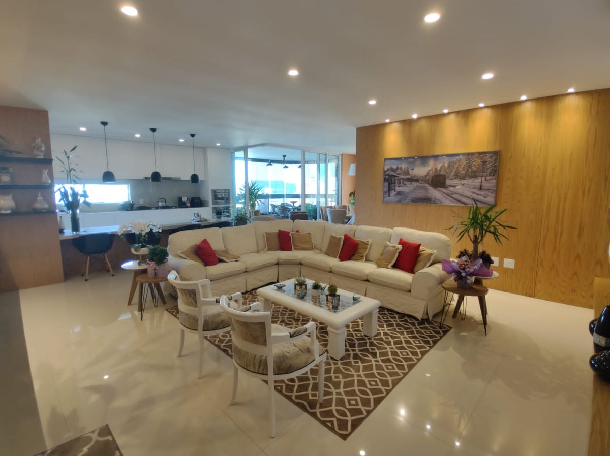 Apartamento à venda no Meia Praia: 