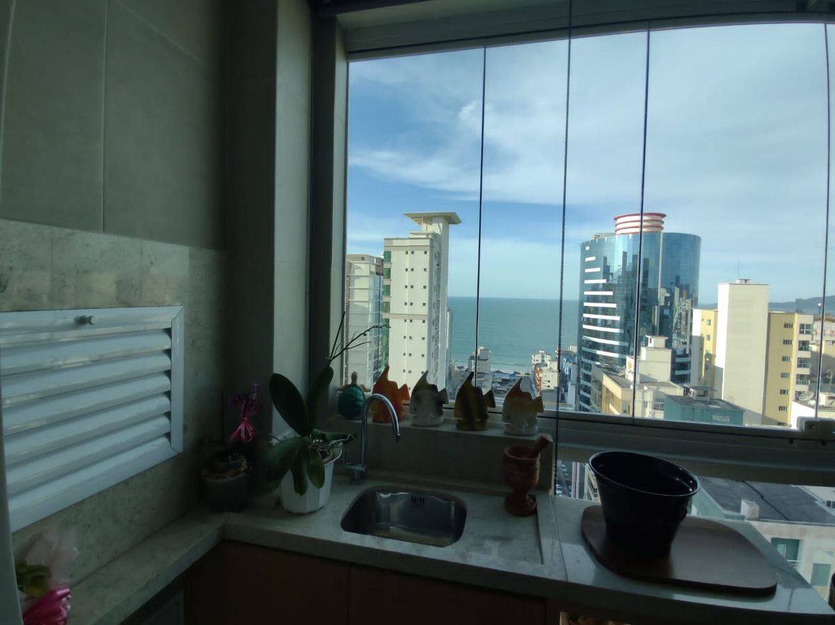 Apartamento à venda no Meia Praia: 