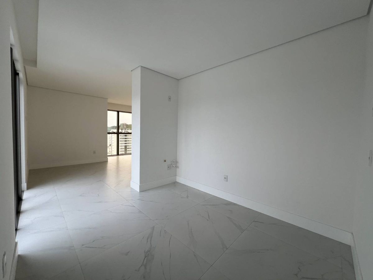 Cobertura à venda no Pioneiros: 