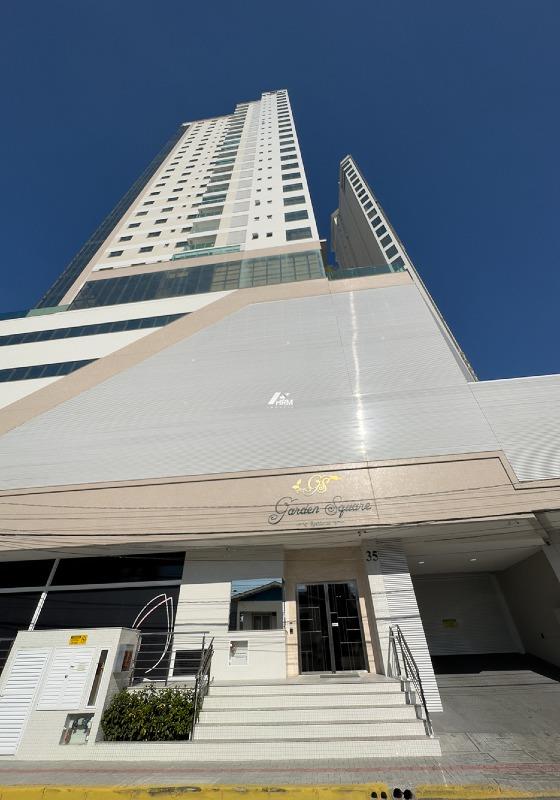 Apartamento à venda no Meia Praia: 