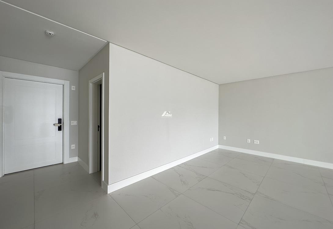 Apartamento à venda no Meia Praia: 