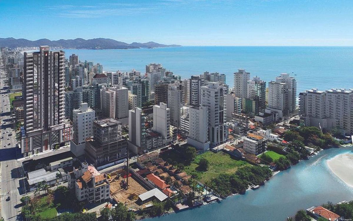 Apartamento à venda no Meia Praia: 