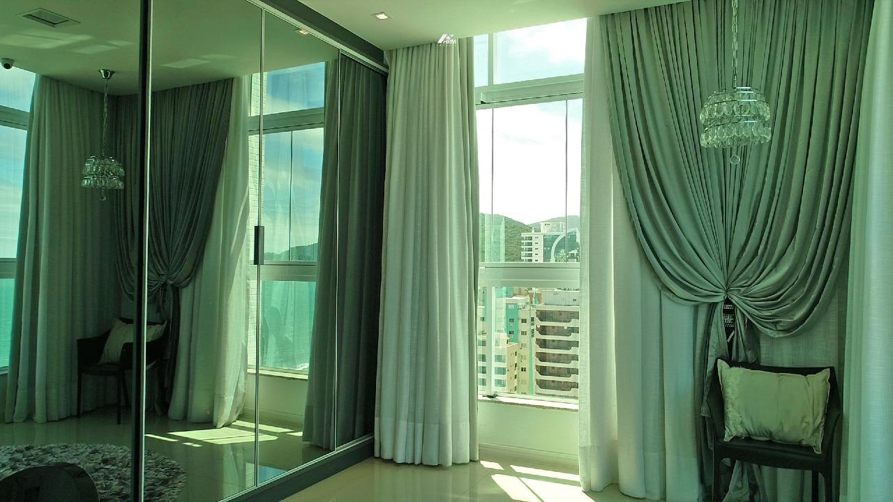 Apartamento à venda no Meia Praia: 