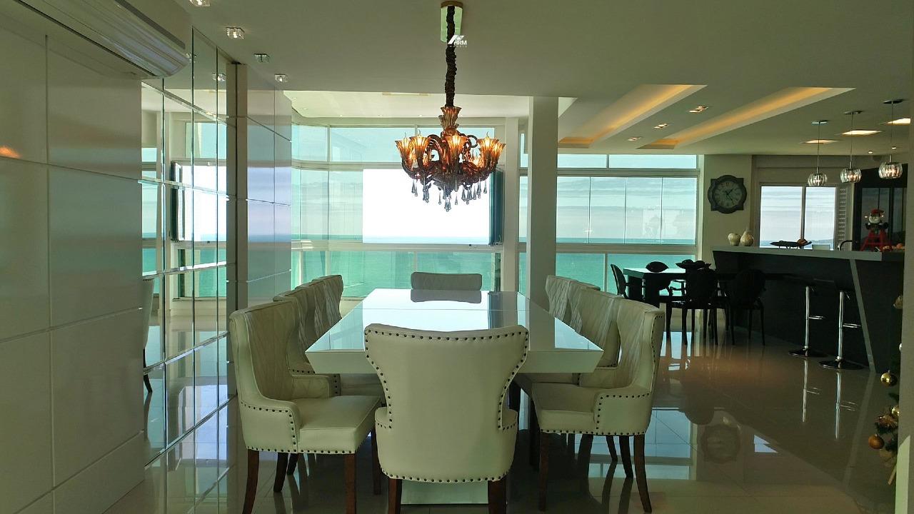 Apartamento à venda no Meia Praia: 