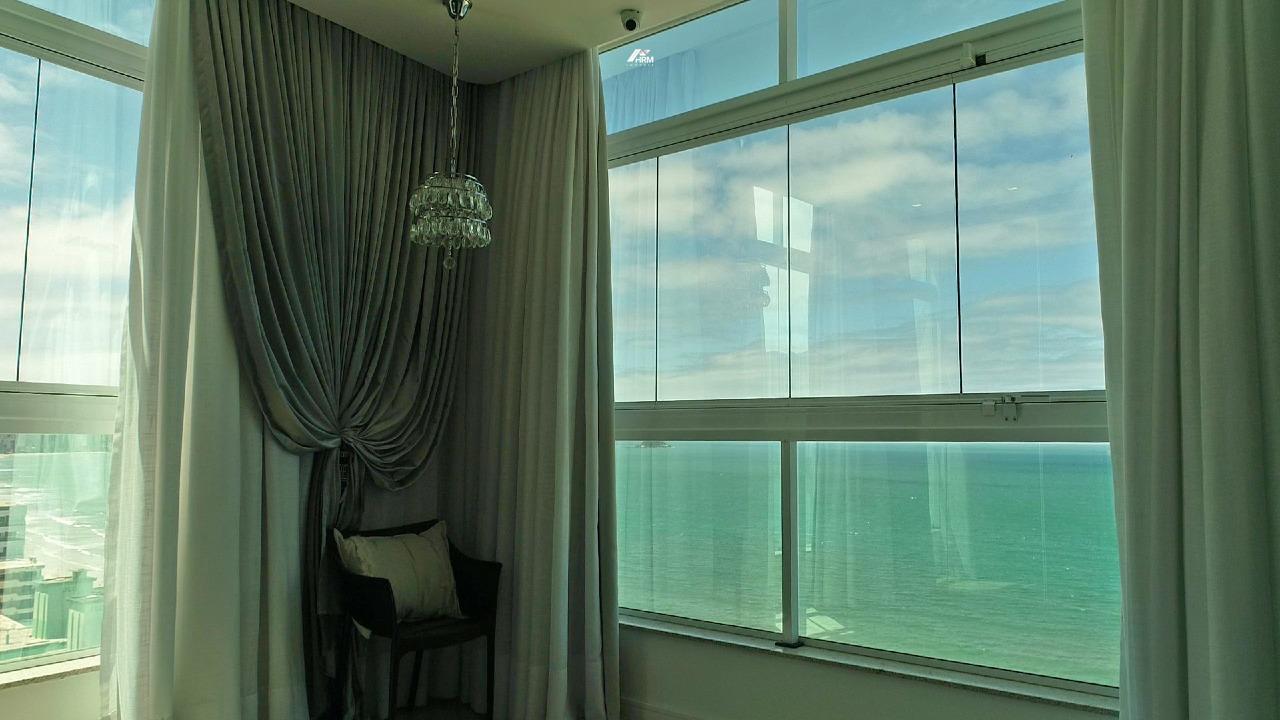 Apartamento à venda no Meia Praia: 