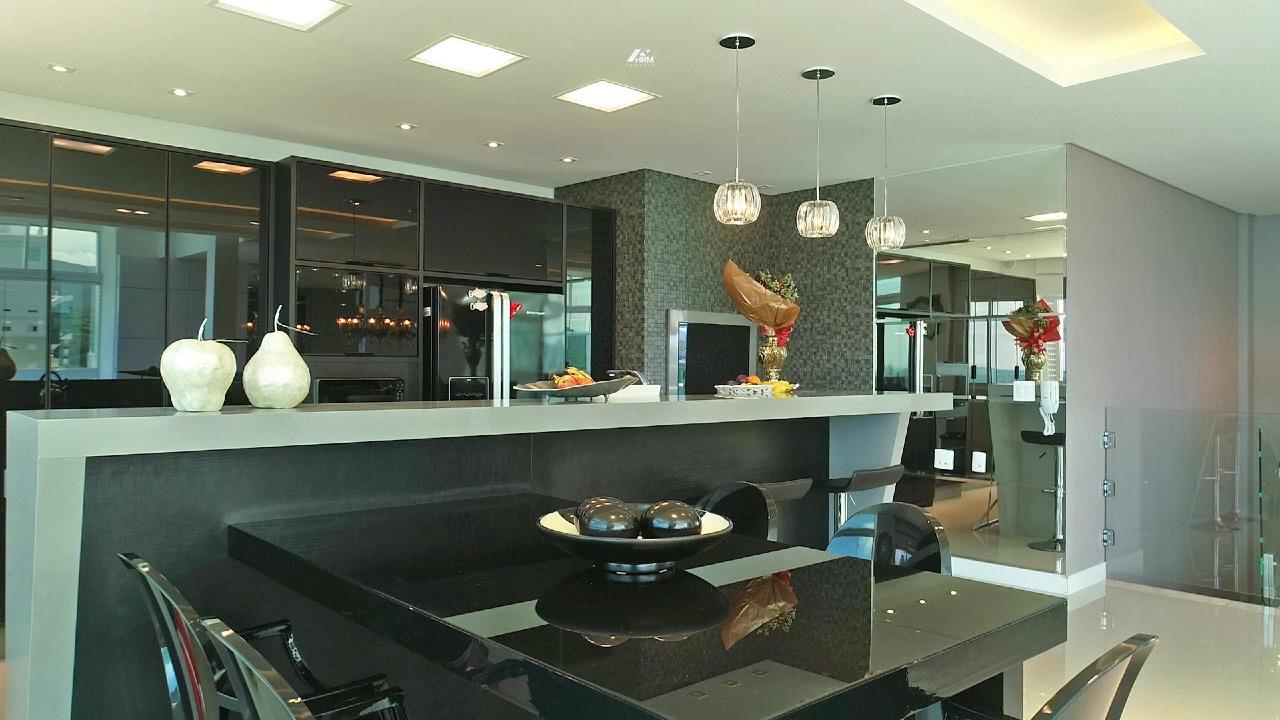 Apartamento à venda no Meia Praia: 