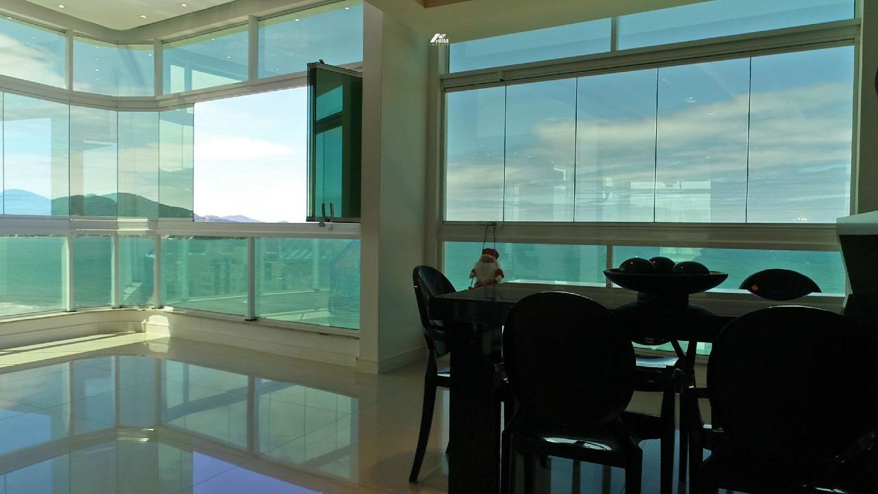 Apartamento à venda no Meia Praia: 