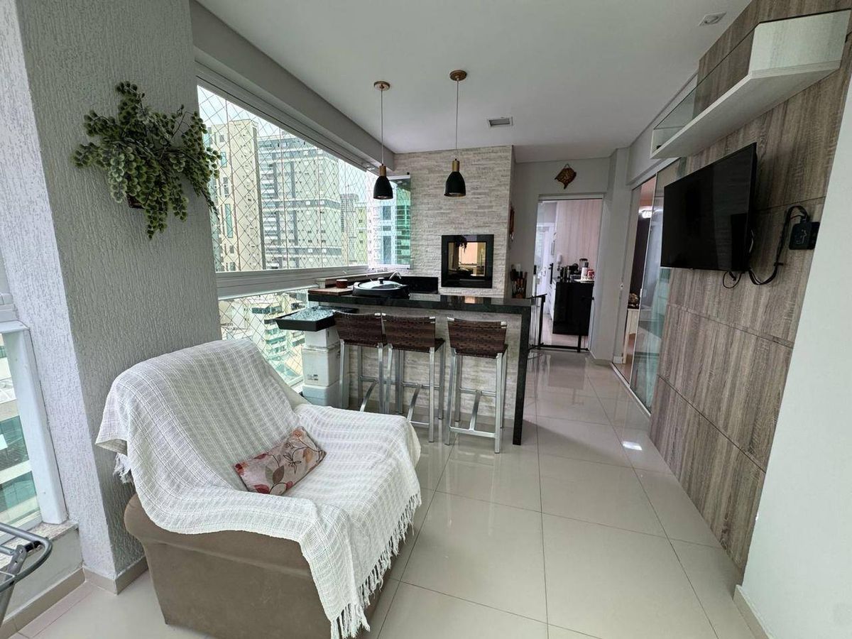 Apartamento à venda no Meia Praia: 