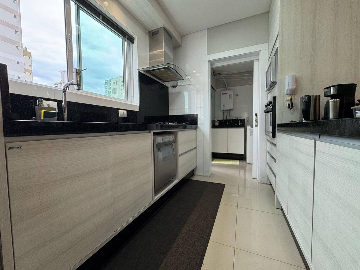 Apartamento à venda no Meia Praia: 