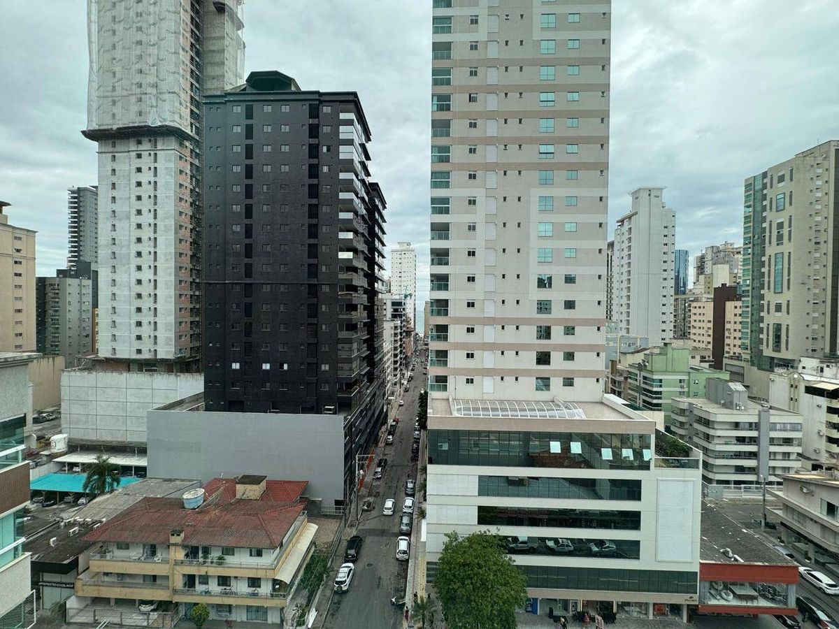 Apartamento à venda no Meia Praia: 