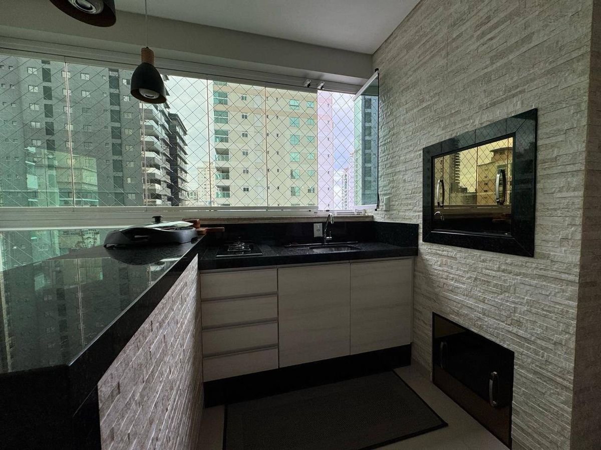 Apartamento à venda no Meia Praia: 