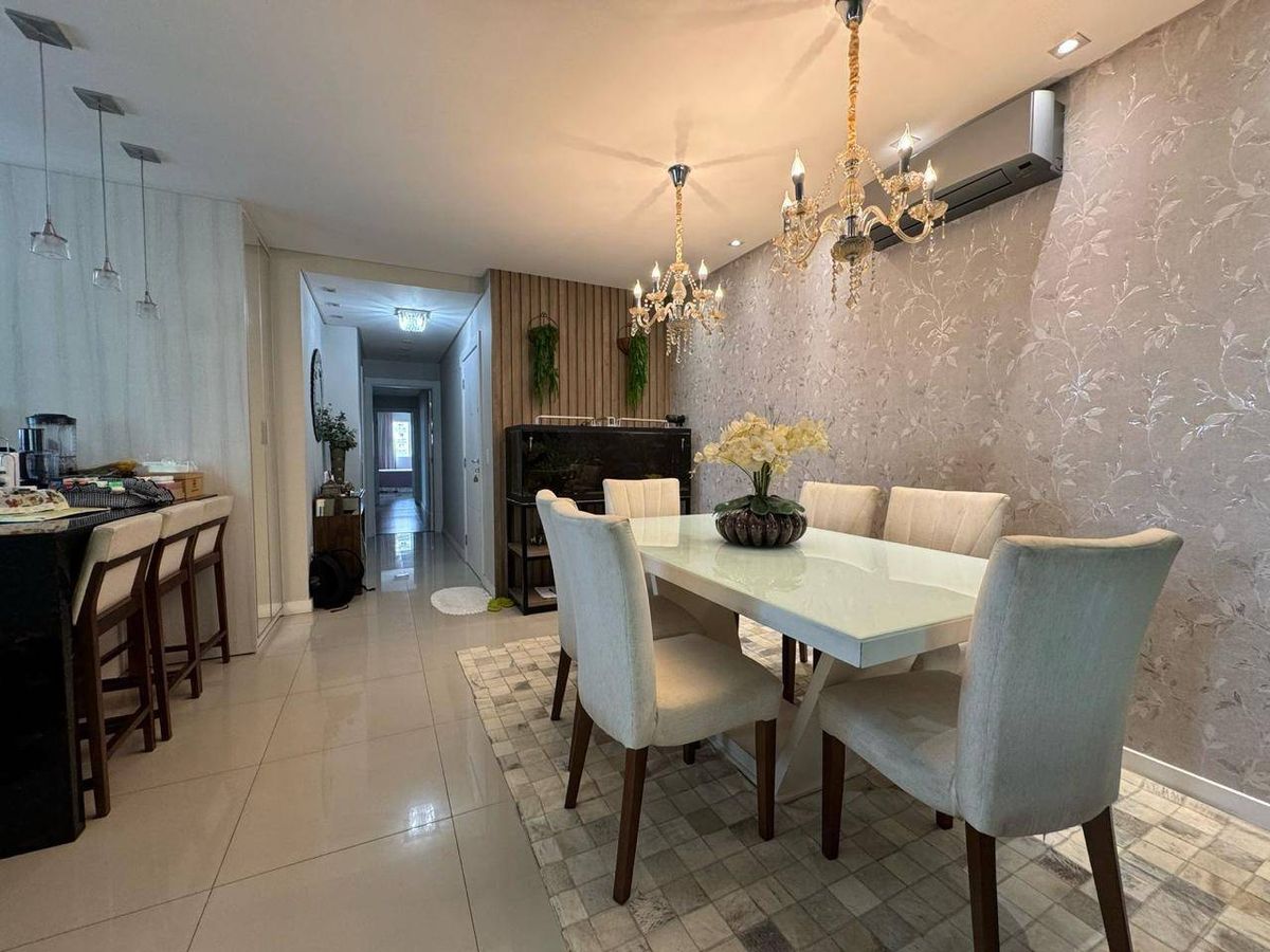 Apartamento à venda no Meia Praia: 