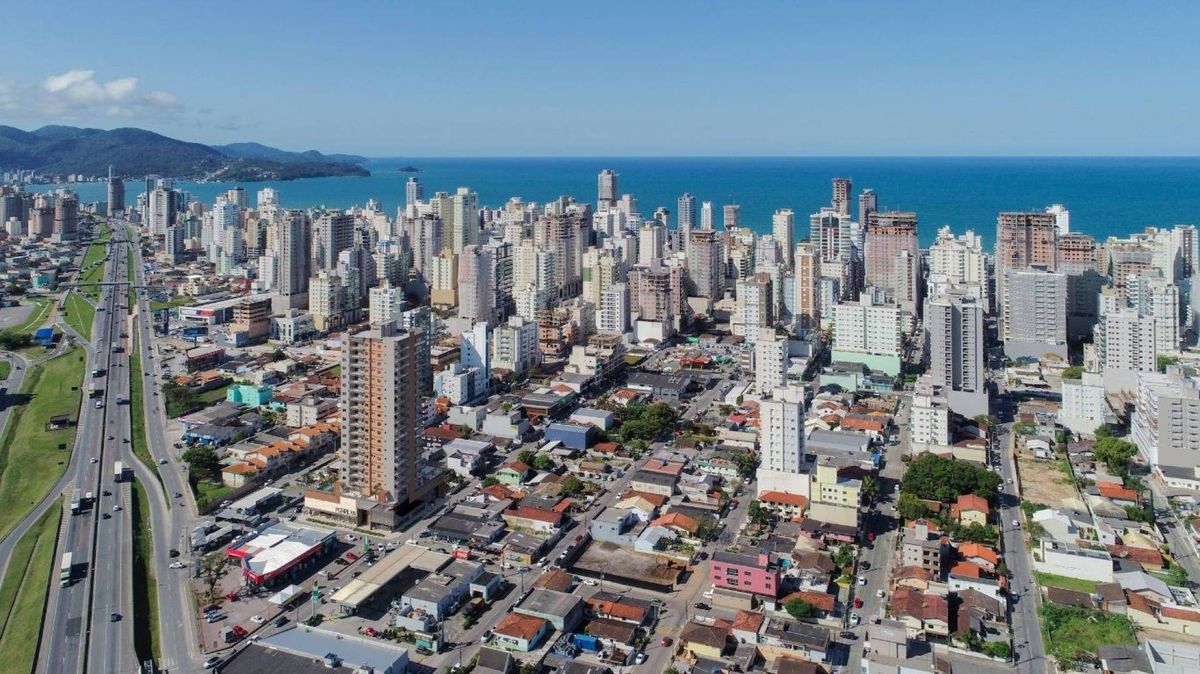 Apartamento à venda no Meia Praia: 