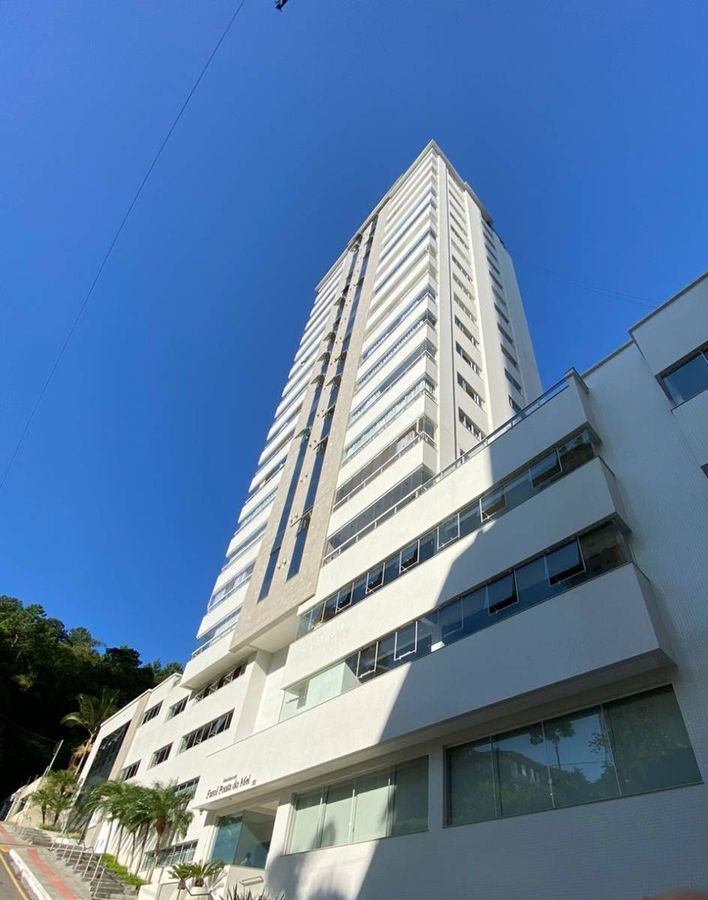 Apartamento à venda no Pioneiros: 