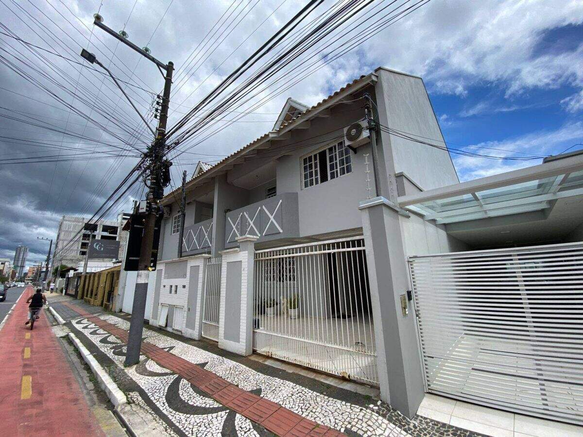 Casa à venda no Centro: 