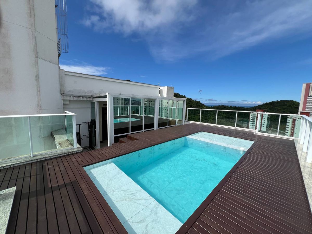 Apartamento à venda no Pioneiros: 