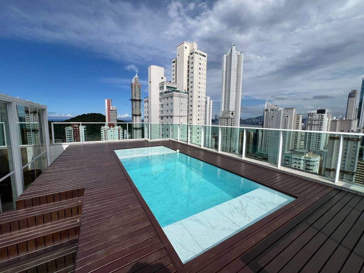 Apartamento à venda no Pioneiros: 