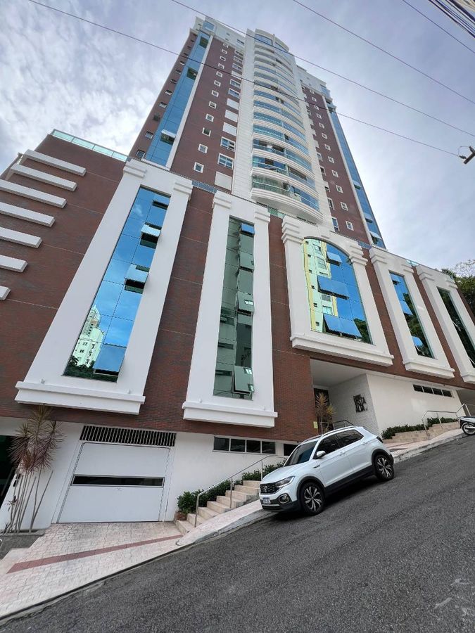 Apartamento à venda no Pioneiros: 