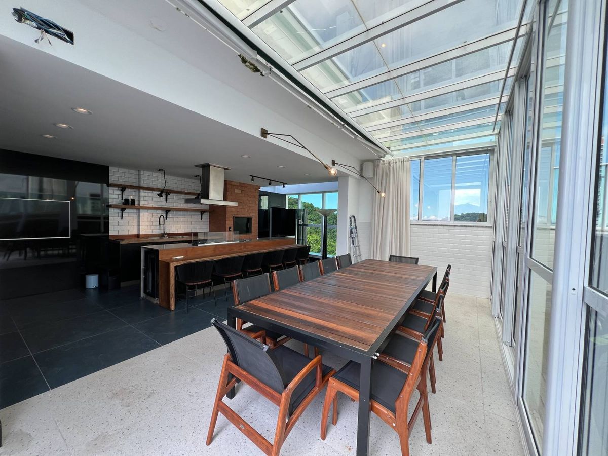 Apartamento à venda no Pioneiros: 