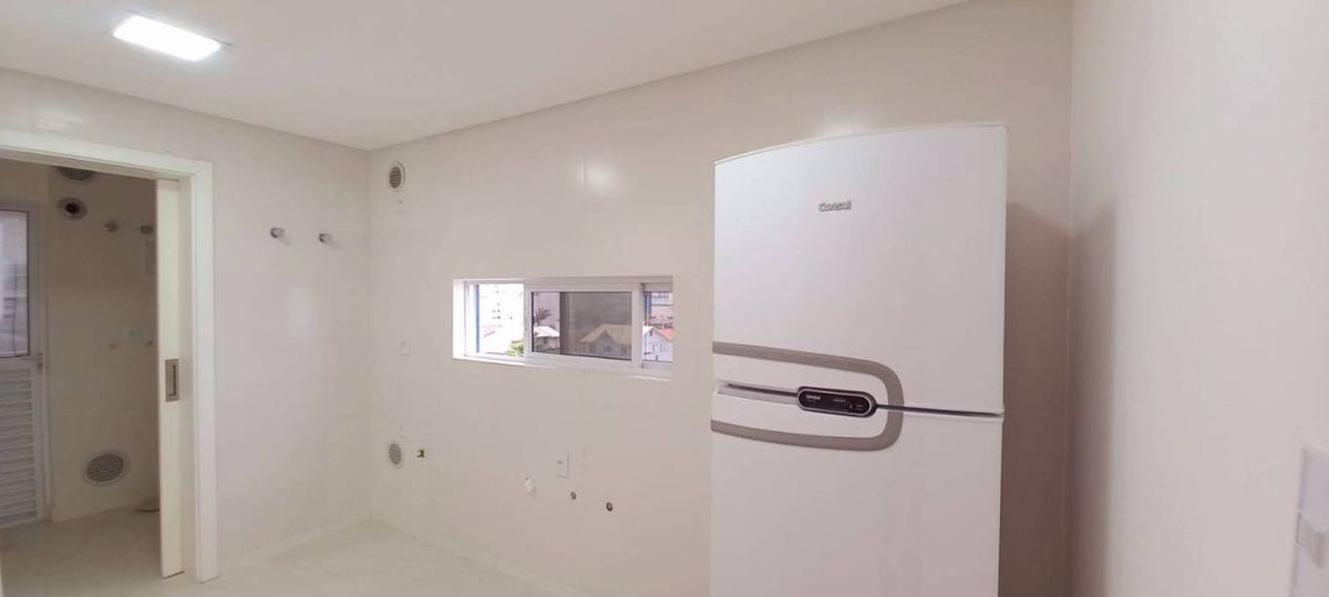 Apartamento à venda no Perequê: 