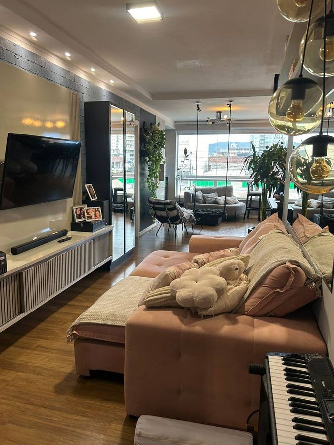 Apartamento à venda no Perequê: 