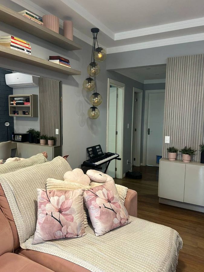 Apartamento à venda no Perequê: 