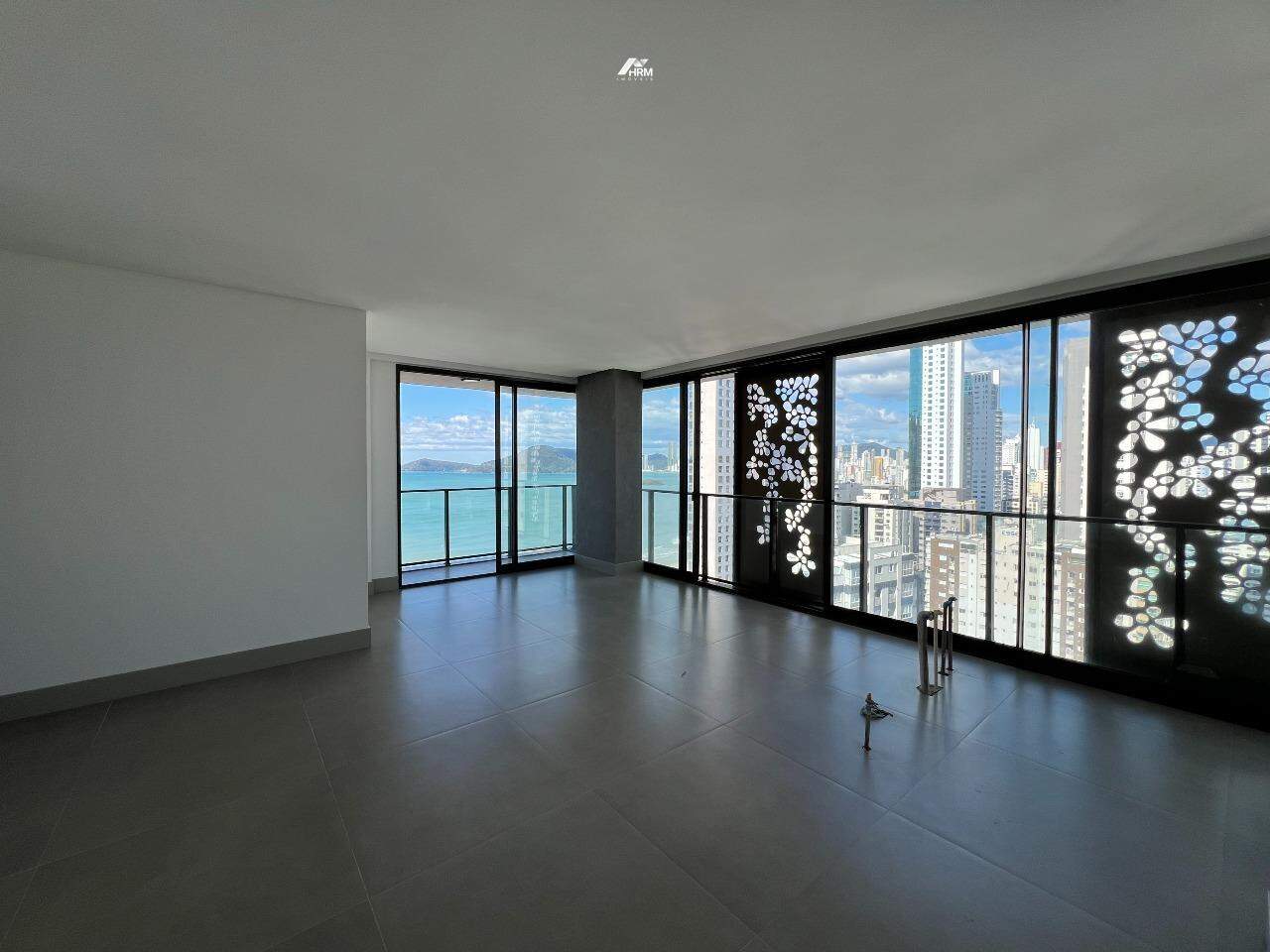 Apartamento à venda no Pioneiros: 