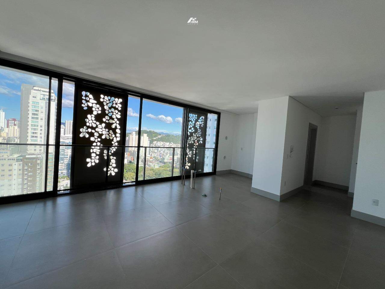 Apartamento à venda no Pioneiros: 