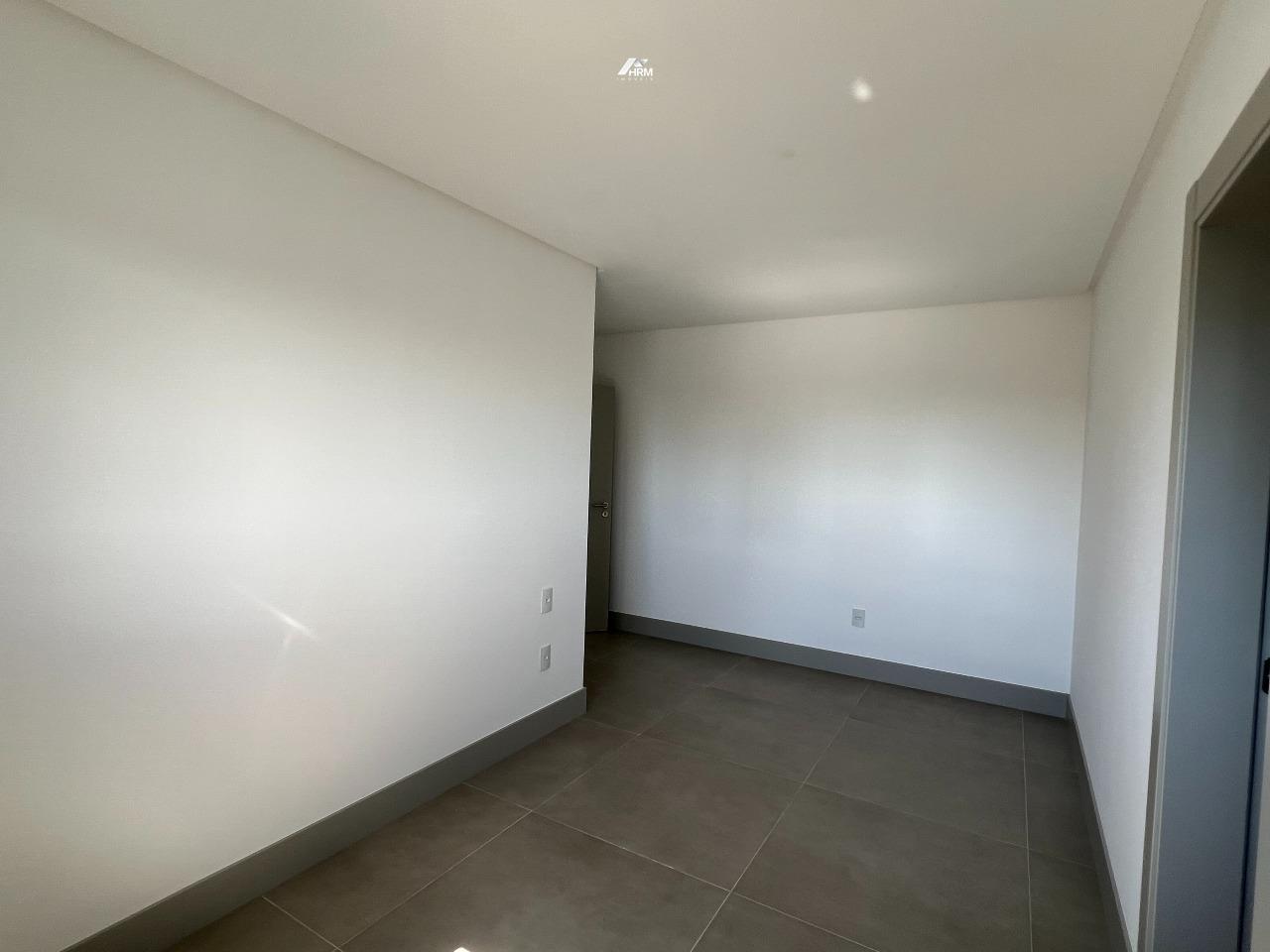 Apartamento à venda no Pioneiros: 