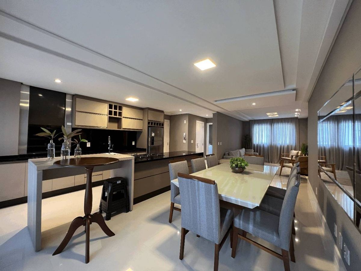 Apartamento à venda no Pioneiros: 