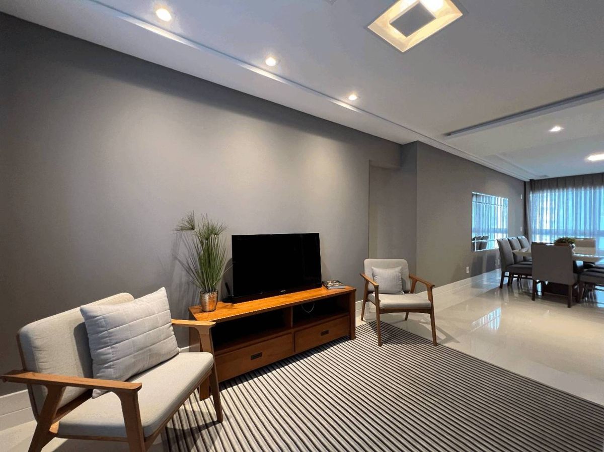 Apartamento à venda no Pioneiros: 