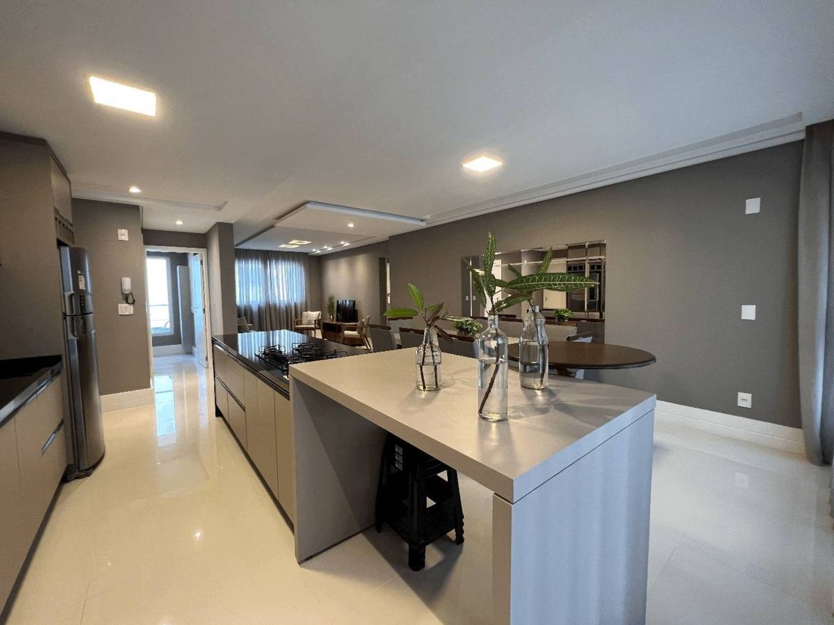 Apartamento à venda no Pioneiros: 