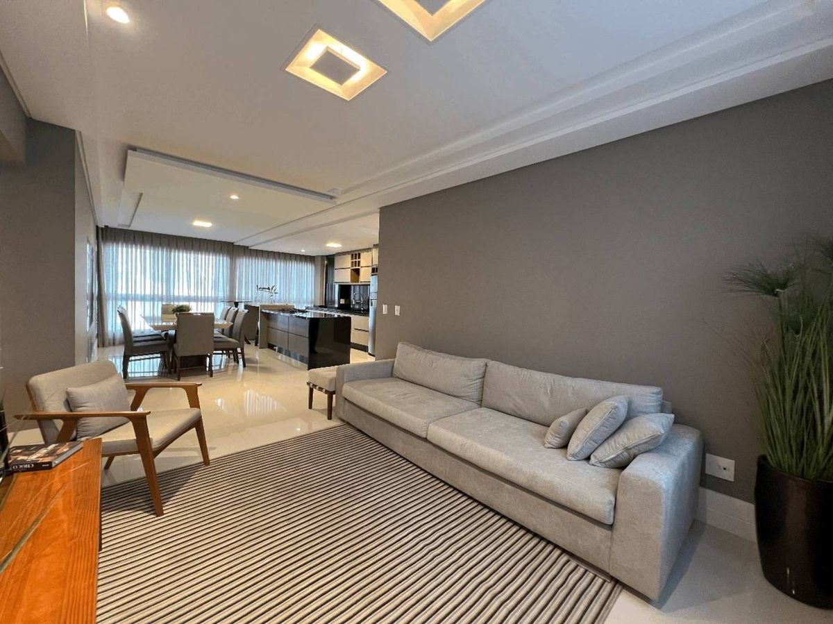 Apartamento à venda no Pioneiros: 