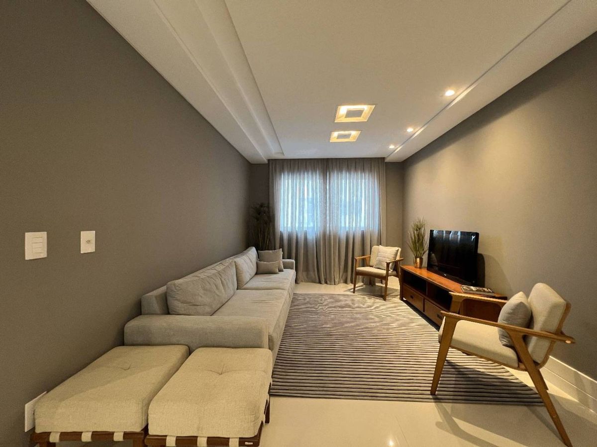 Apartamento à venda no Pioneiros: 