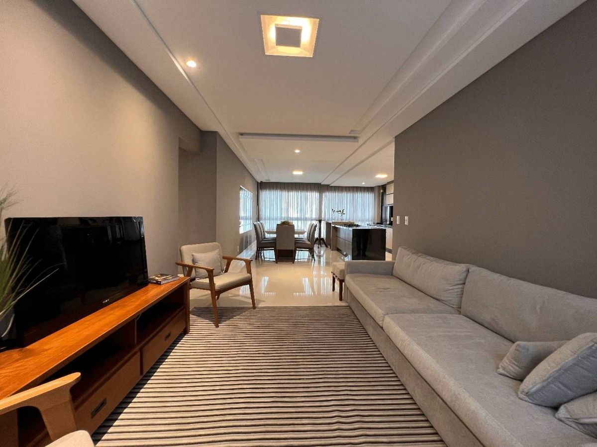 Apartamento à venda no Pioneiros: 