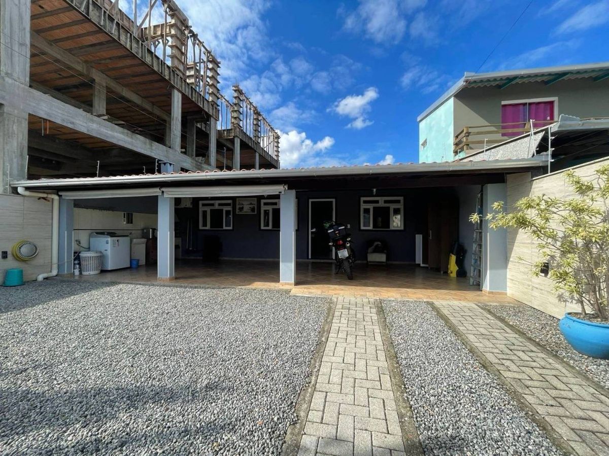 Casa à venda no Centro: 