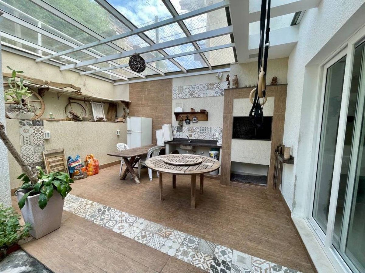 Casa à venda no Praia dos Amores: 