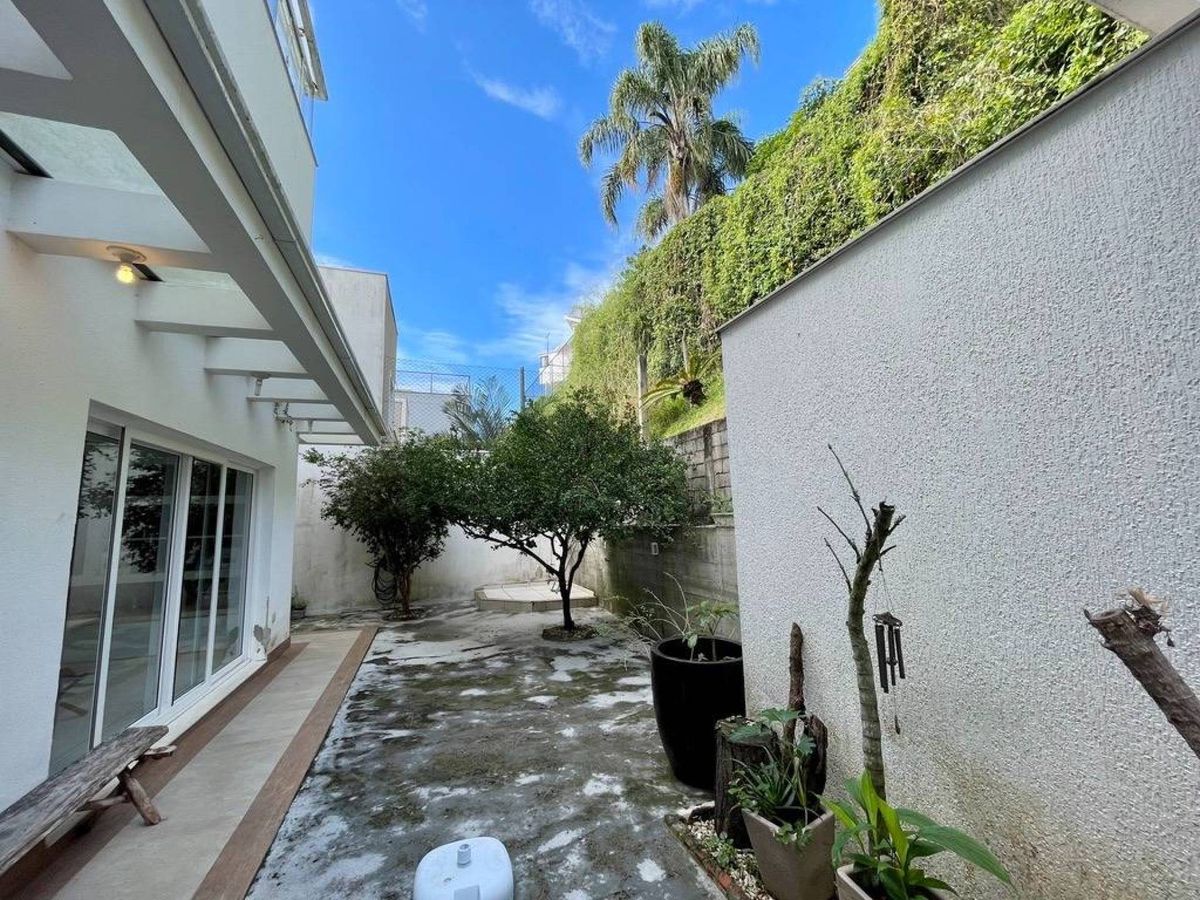 Casa à venda no Praia dos Amores: 