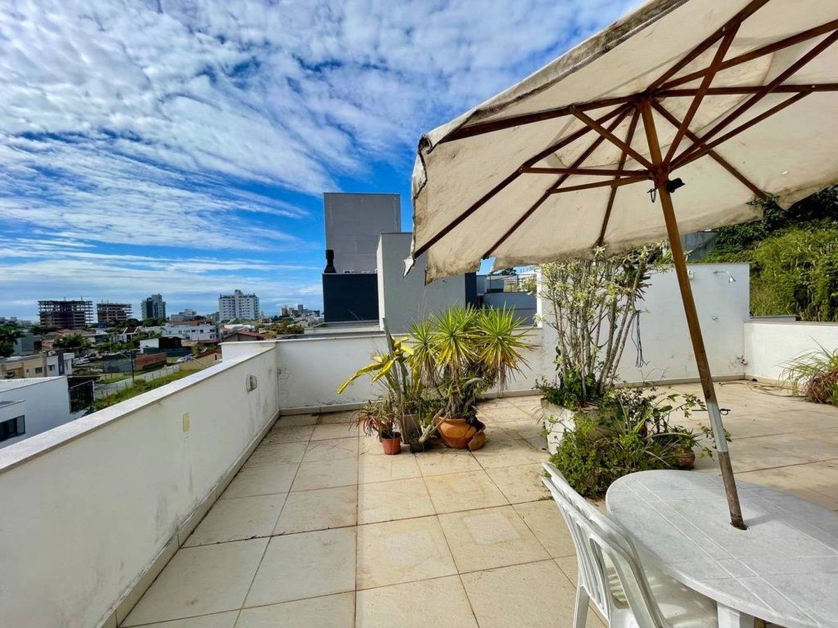 Casa à venda no Praia dos Amores: 