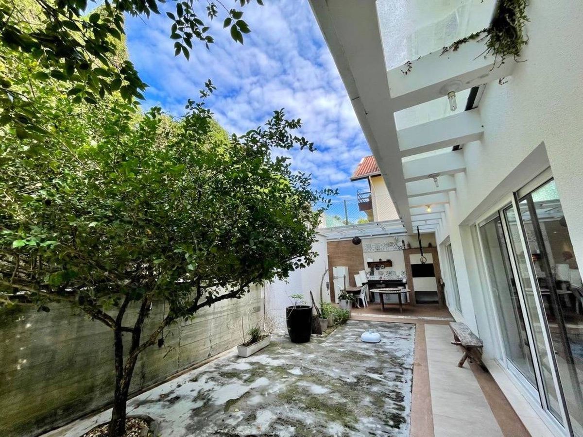 Casa à venda no Praia dos Amores: 