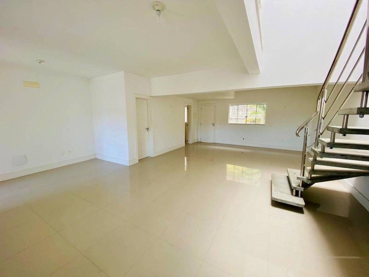 Casa à venda no Praia dos Amores: 