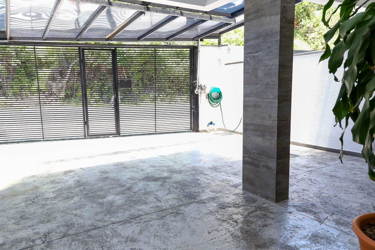 Casa à venda no Praia dos Amores: 