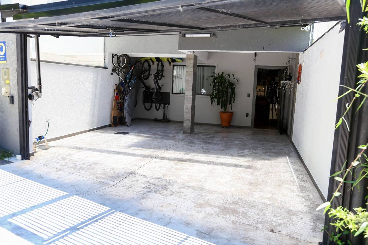 Casa à venda no Praia dos Amores: 